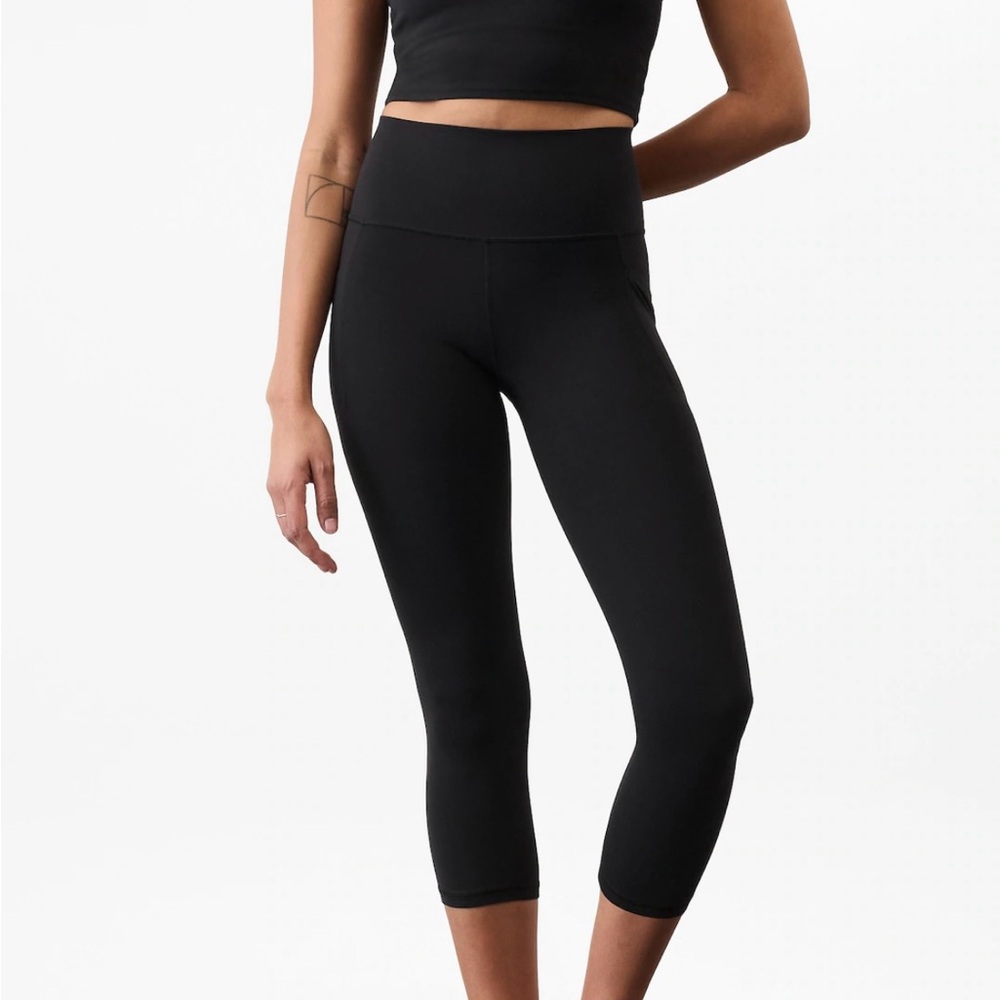 Athleta Salutation Stash High-Waisted Capri Leggings
